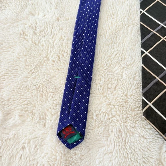 Tommy Hilfiger Silk Tie | Classic Preppy Quiet Luxury Menswear | Polka Dot Blue - Picture 5 of 10